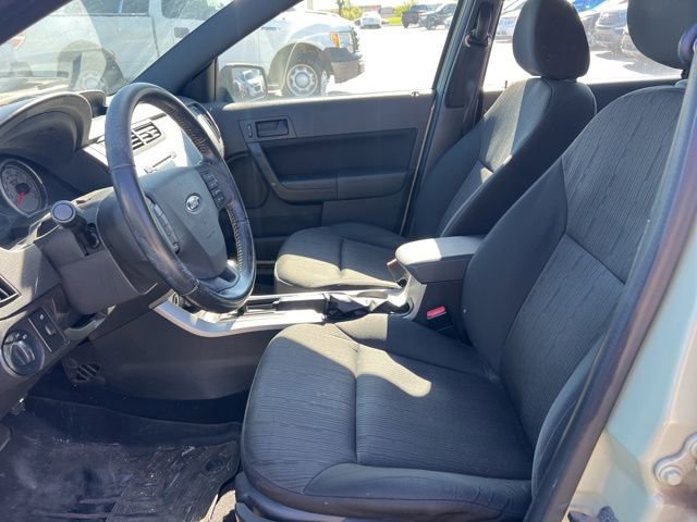 Used 2010 Ford Focus SE FWD image 17