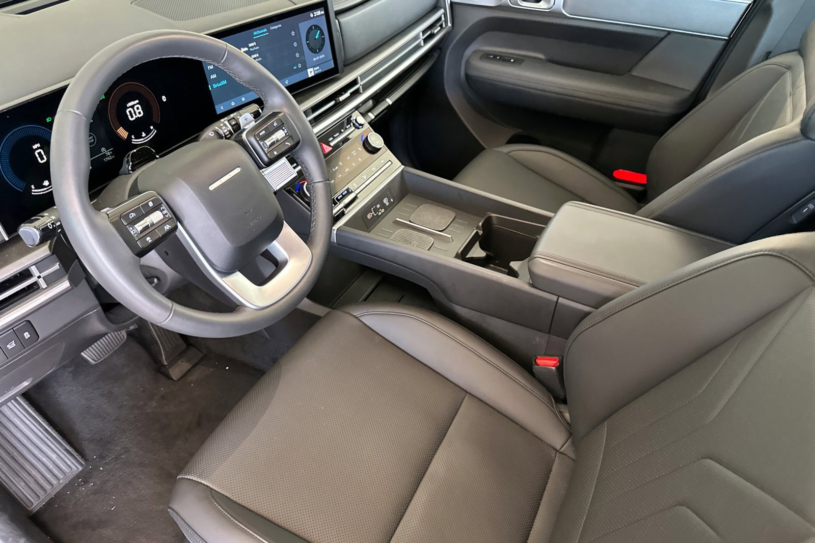 Certified 2025 Hyundai Santa Fe SEL image 9