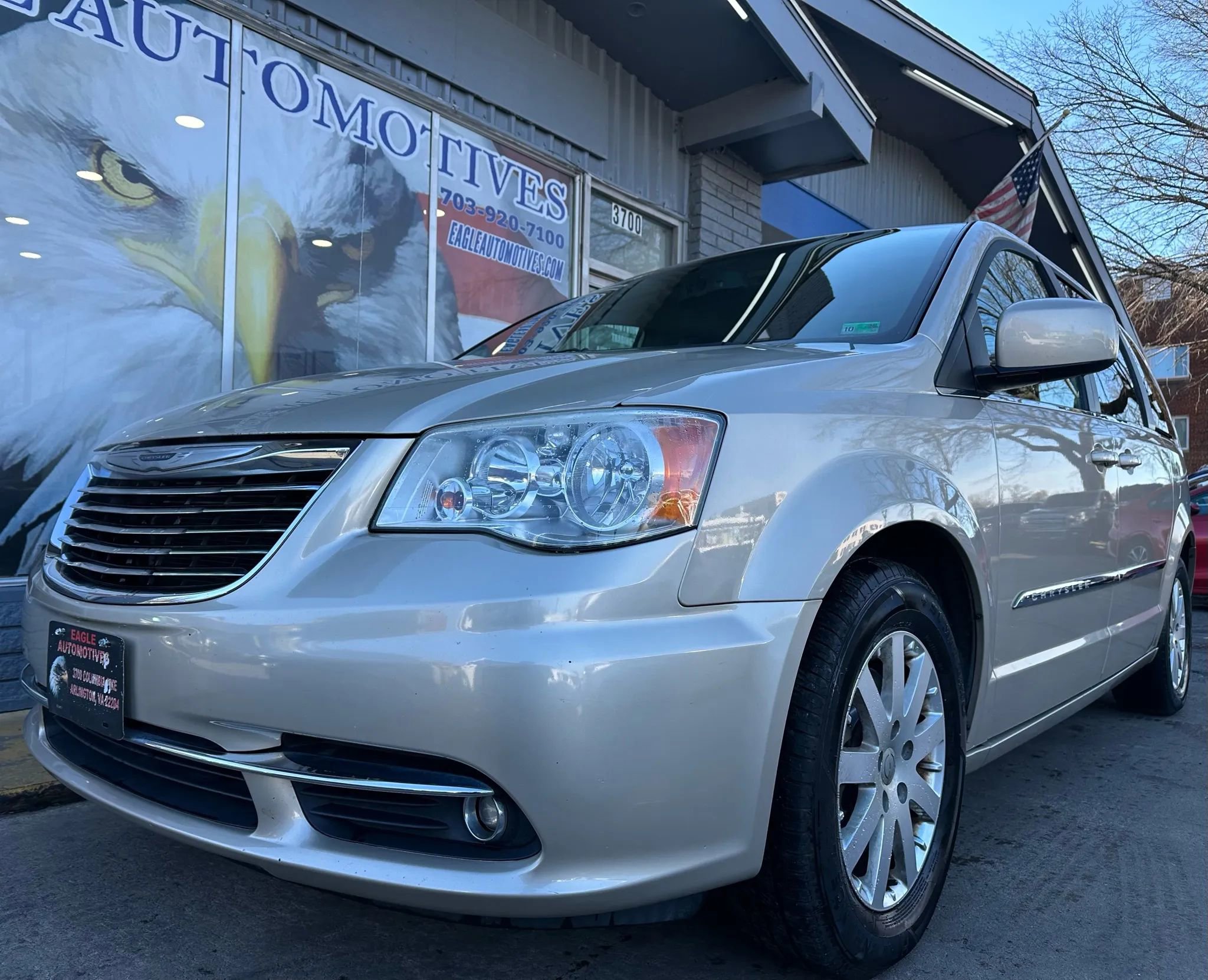 Used 2016 Chrysler Town & Country Touring FWD image 7