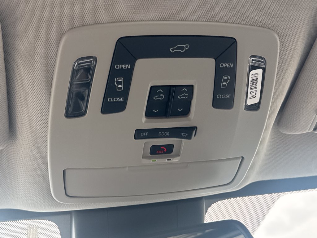 Used 2026 Toyota Sienna XLE AWD/4WD image 31