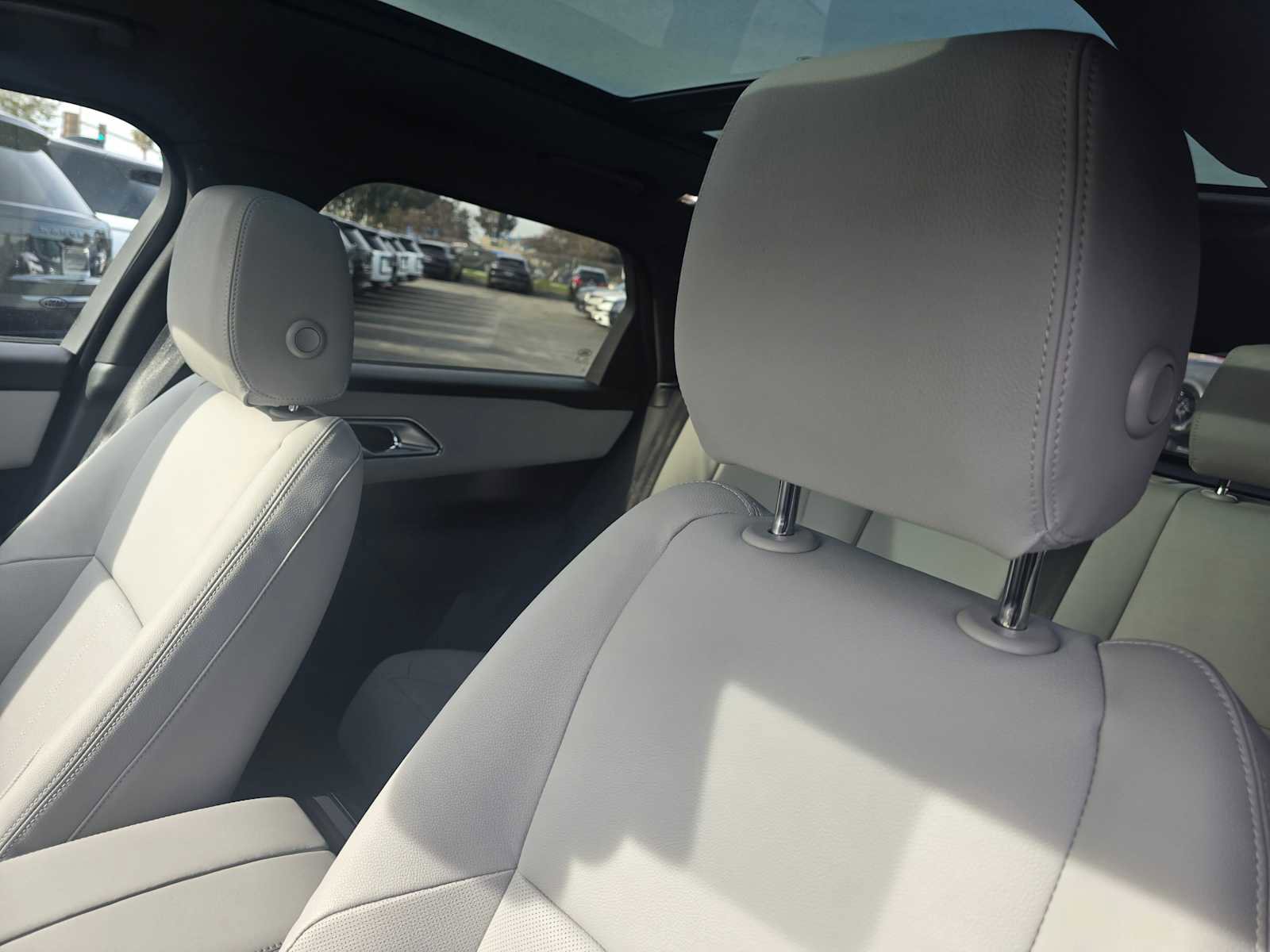 New 2026 Land Rover Range Rover Velar Dynamic SE image 25