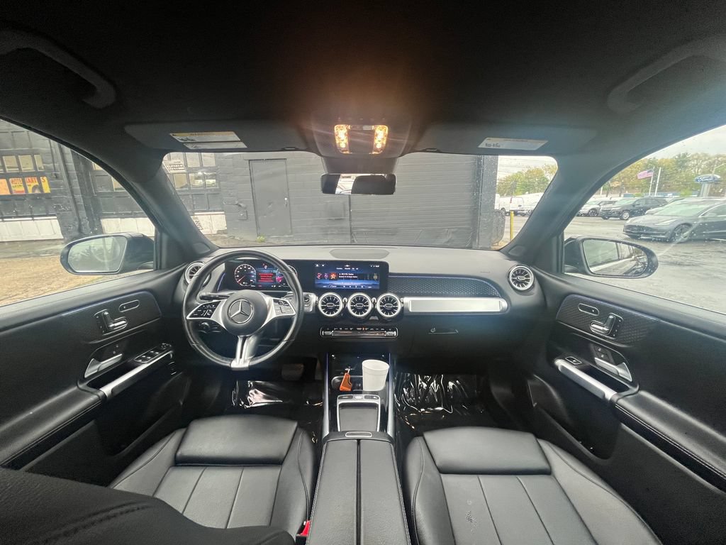Used 2025 Mercedes-Benz GLB 250 4MATIC image 23