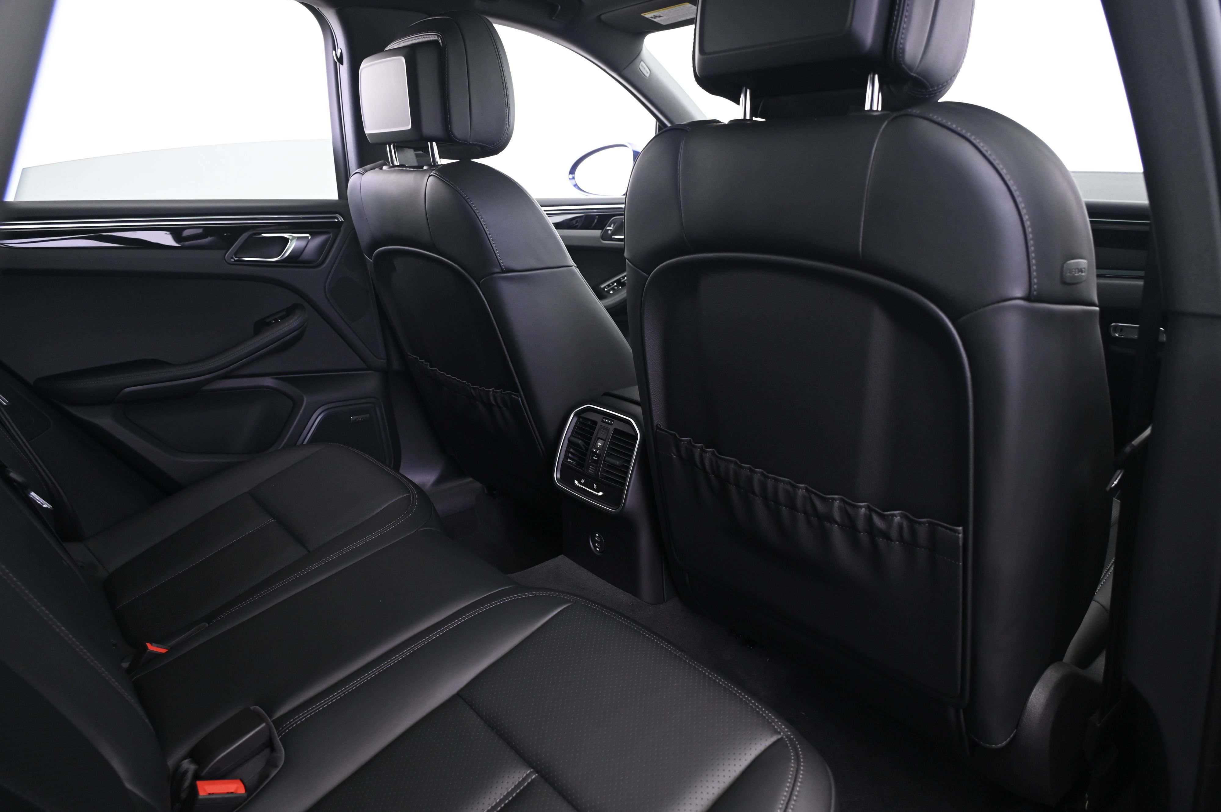 Certified 2026 Porsche Macan AWD/4WD image 17