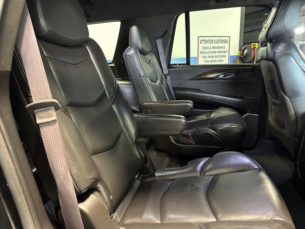 Used 2017 Cadillac Escalade Platinum AWD/4WD image 32