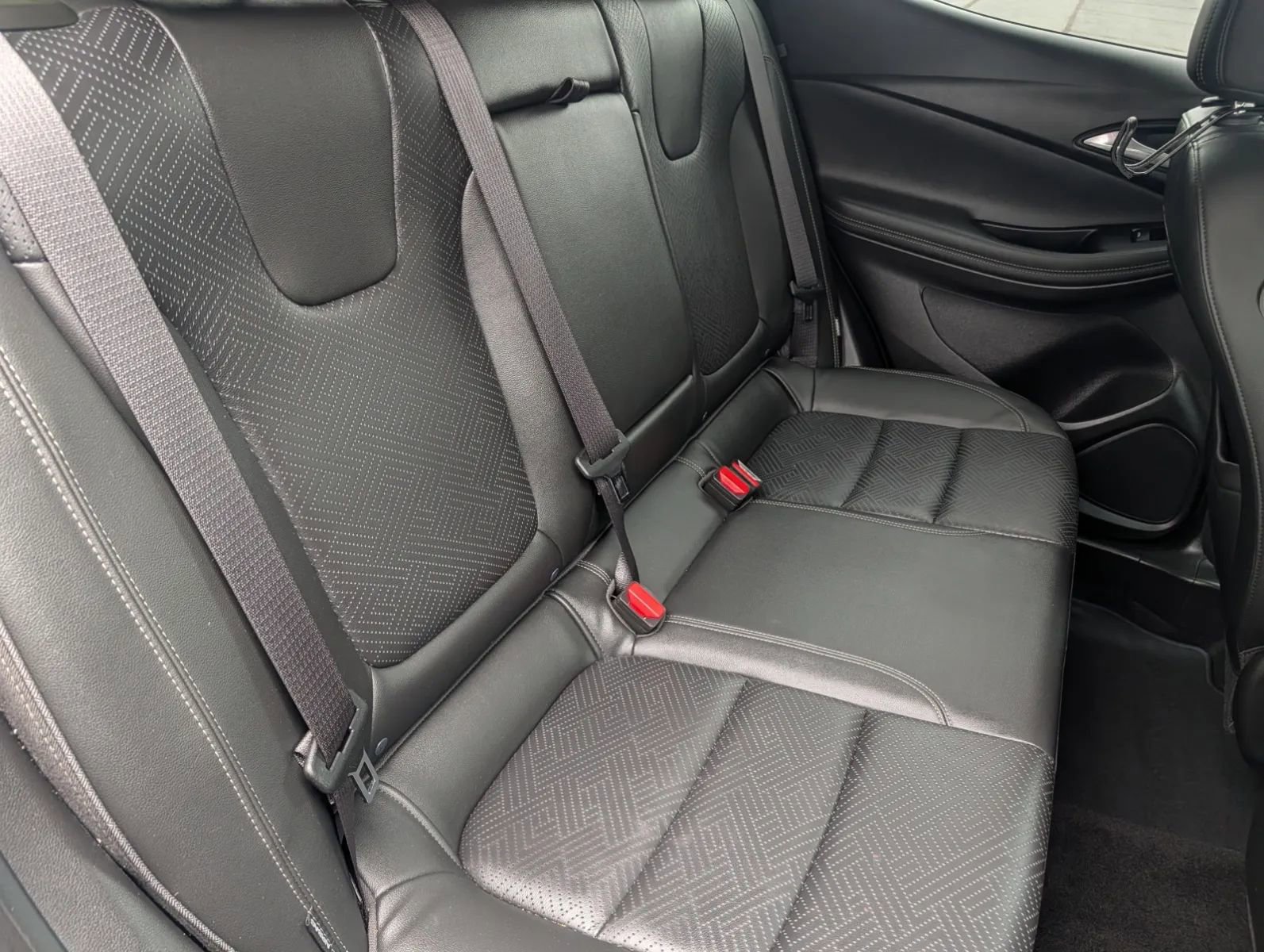 Used 2020 Buick Encore GX Essence w/ Experience Buick Package AWD/4WD image 11