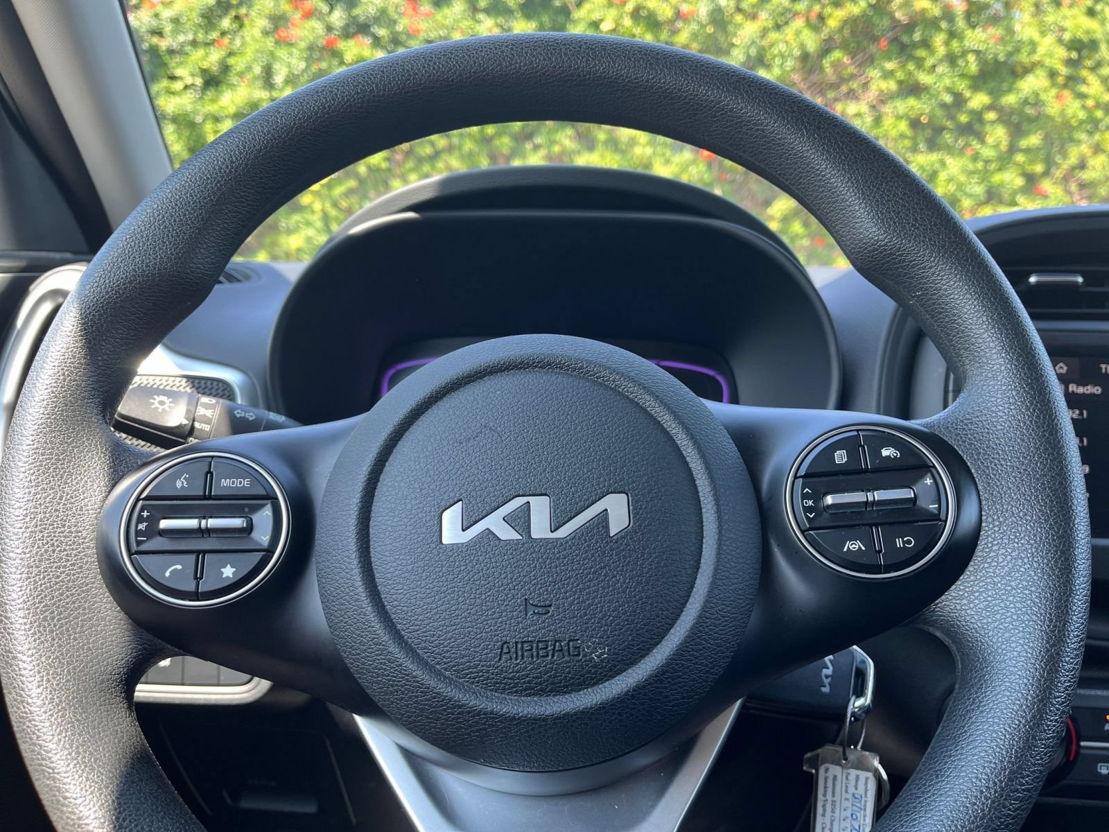 Used 2025 Kia Soul LX w/ LX Technology Package FWD image 28