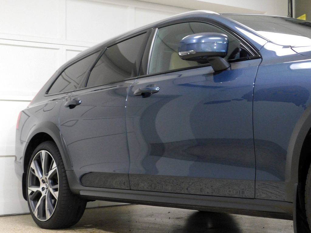 Used 2023 Volvo V90 B6 Cross Country Ultimate AWD/4WD image 7