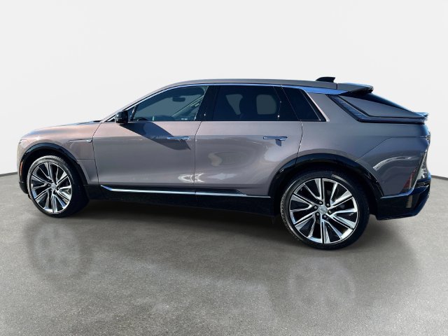Certified 2025 Cadillac Lyriq Luxury w/ LPO, Floor Liner Package AWD/4WD image 3