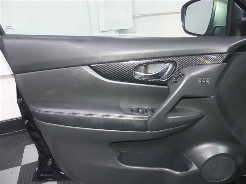 Used 2017 Nissan Rogue SL w/ SL HEV Premium Package image 18