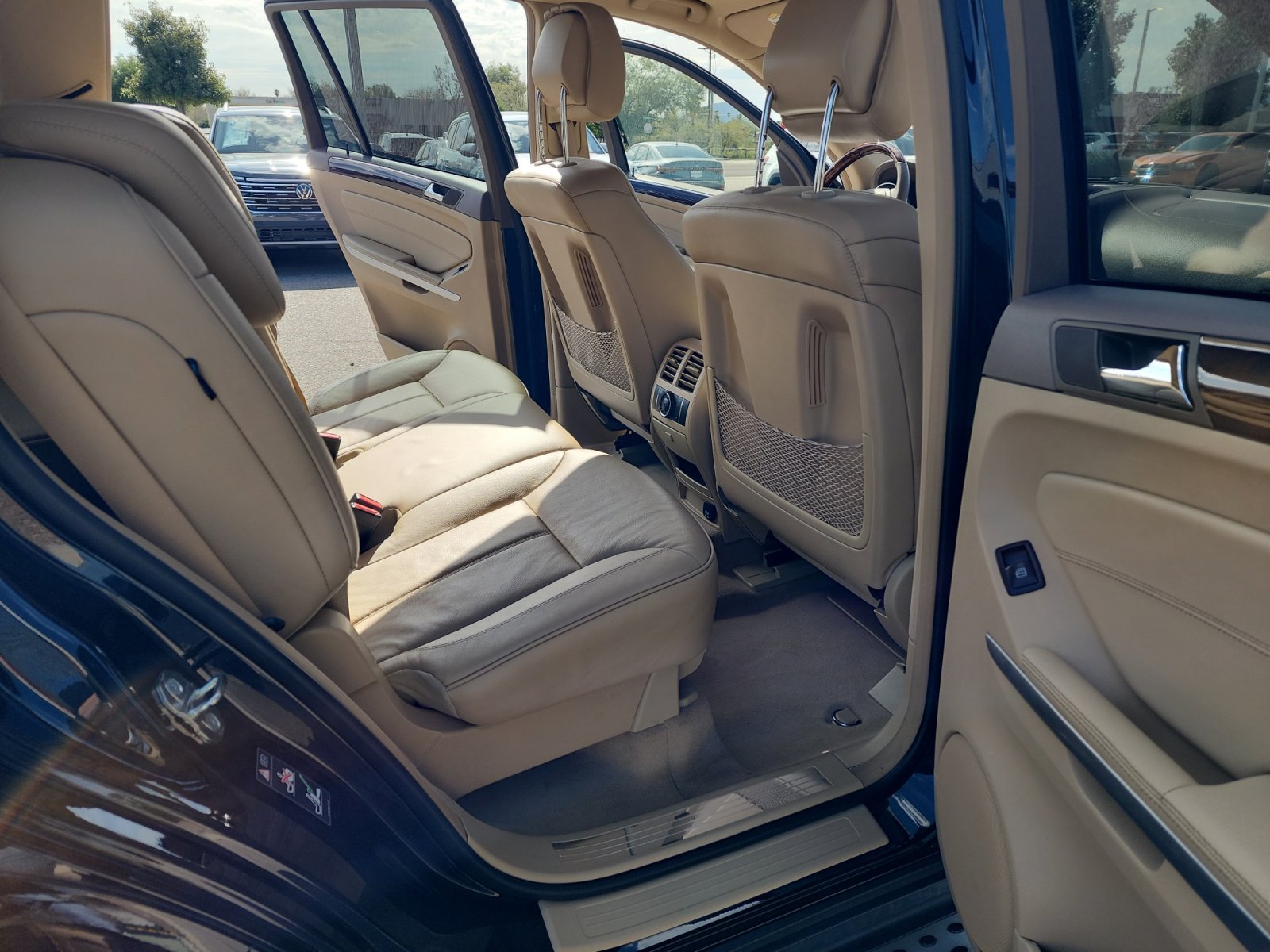 Used 2011 Mercedes-Benz GL 550 4MATIC w/ Chrome Accessory Pkg image 18