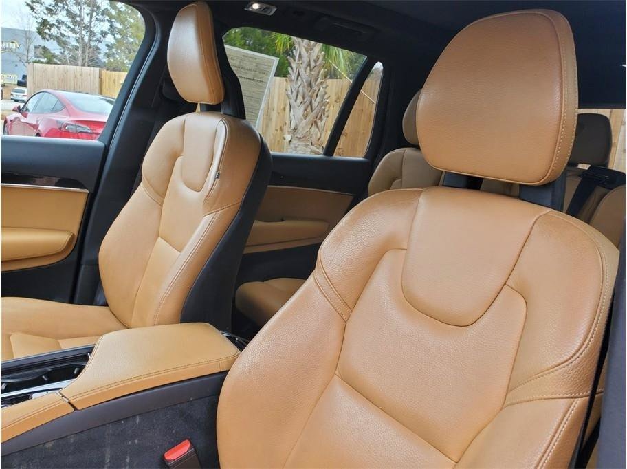 Used 2018 Volvo XC90 T6 Momentum w/ Momentum Plus Package AWD/4WD image 21