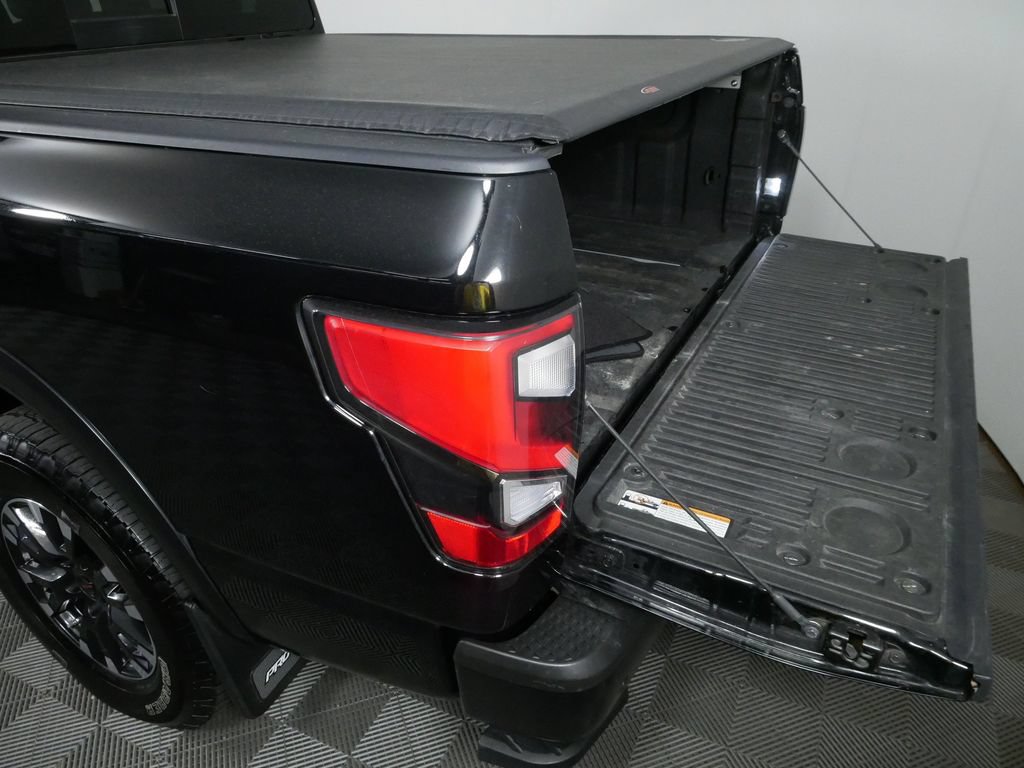 Used 2021 Nissan Titan PRO-4X w/ Pro-4x Convenience Package AWD/4WD image 17