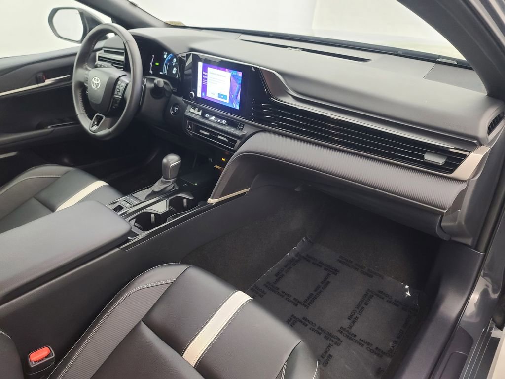 Used 2025 Toyota Camry SE image 14