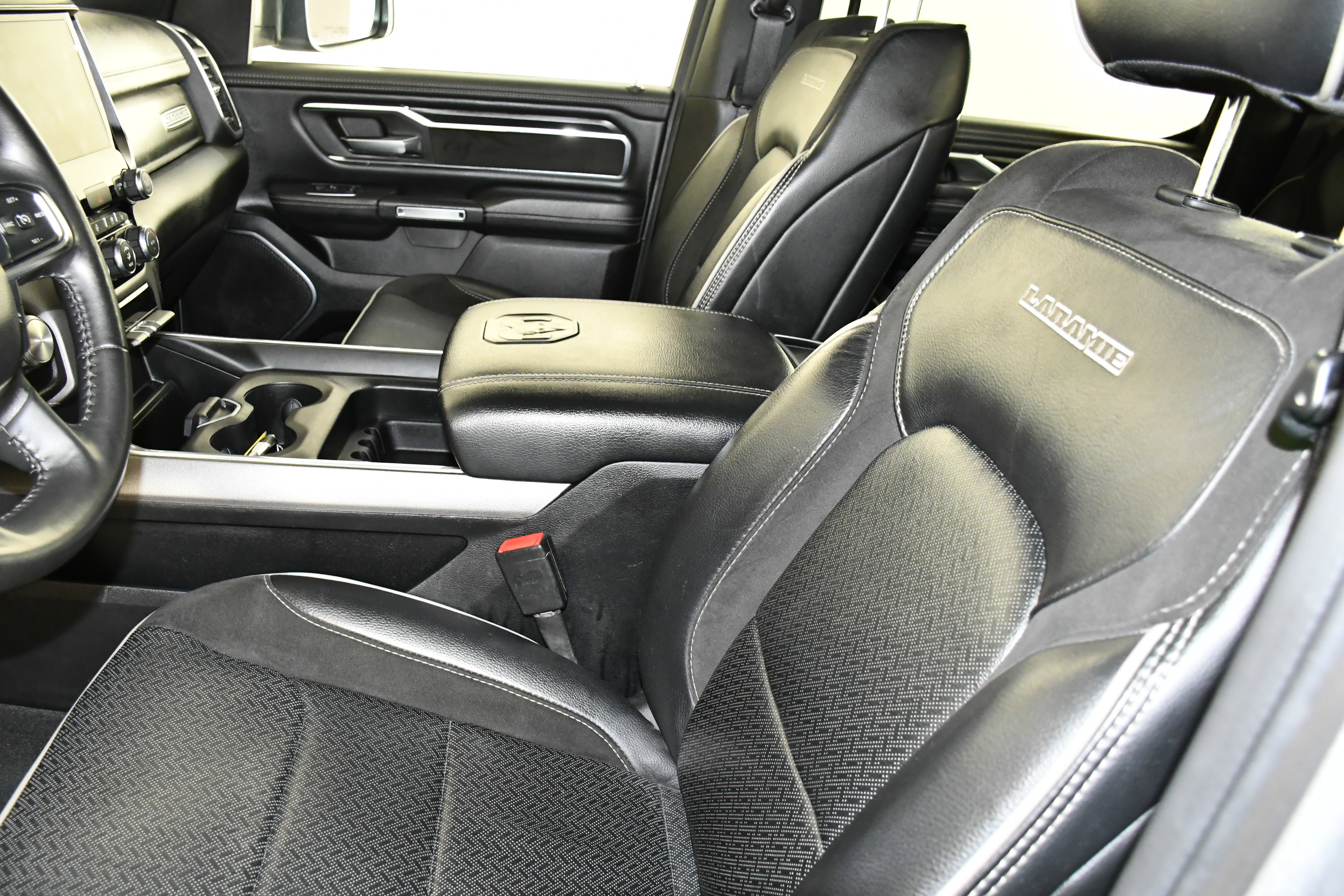 Used 2024 RAM 1500 Laramie image 40