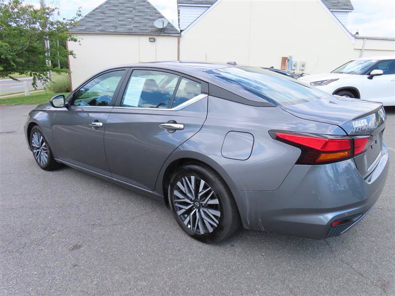 Used 2025 Nissan Altima 2.5 SV FWD image 11