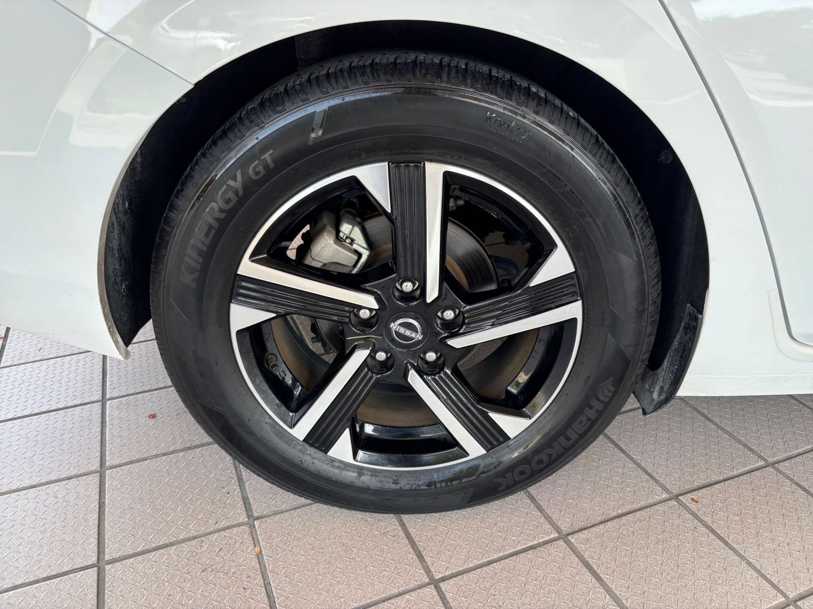 Used 2025 Nissan Sentra SV FWD image 27