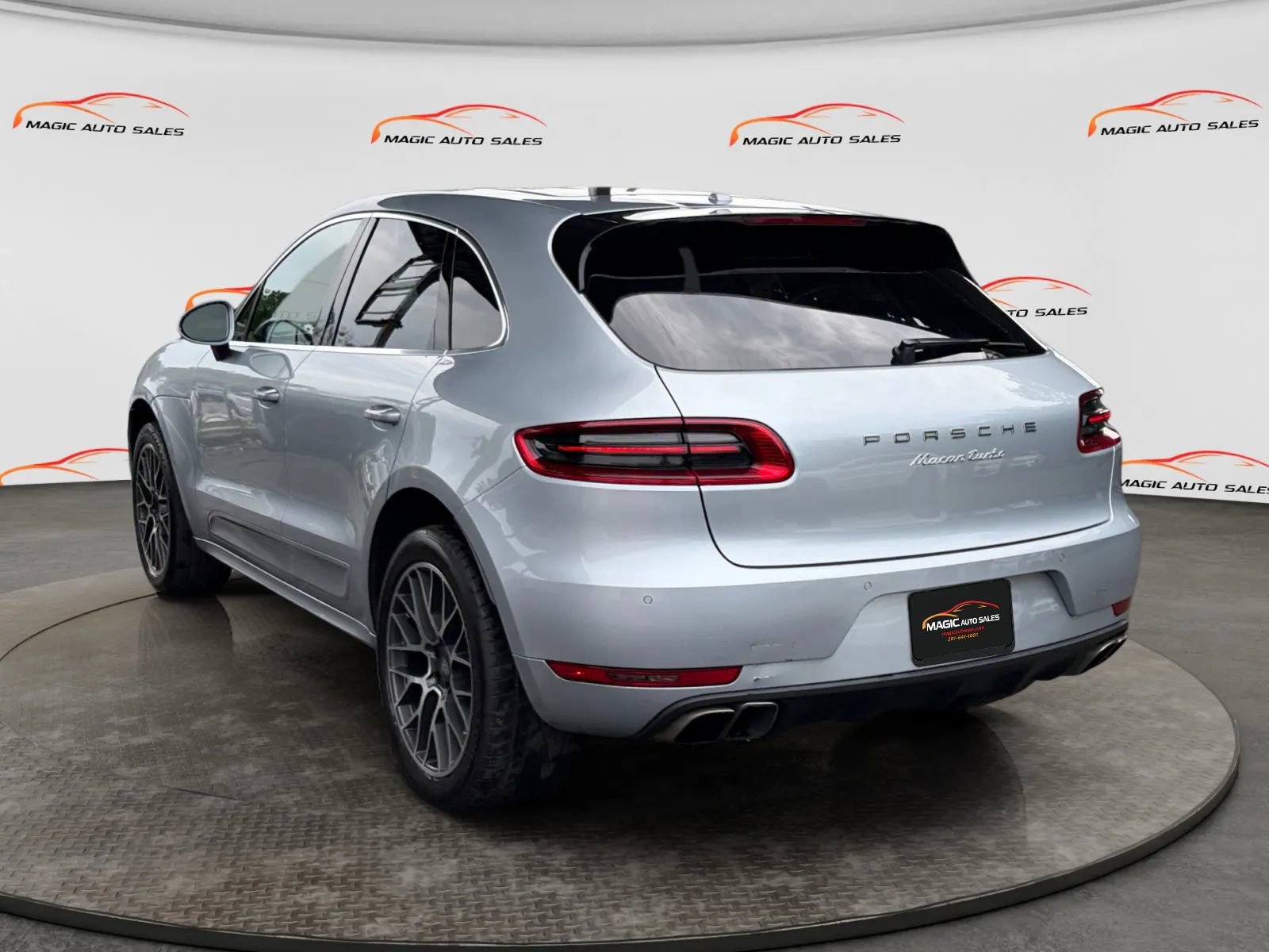 Used 2017 Porsche Macan Turbo AWD/4WD image 8