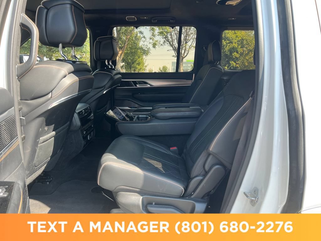 Used 2023 Jeep Grand Wagoneer Series III AWD/4WD image 16