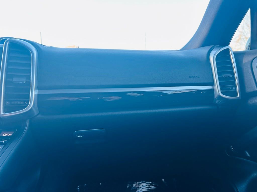 Used 2016 Porsche Cayenne S image 23