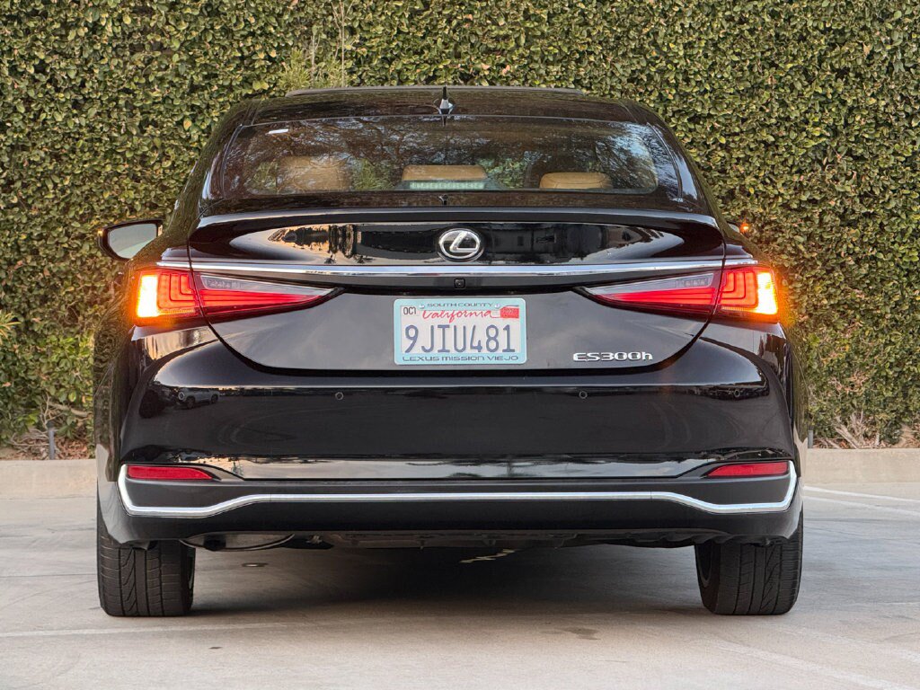Certified 2024 Lexus ES 300h w/ Premium Package FWD image 11