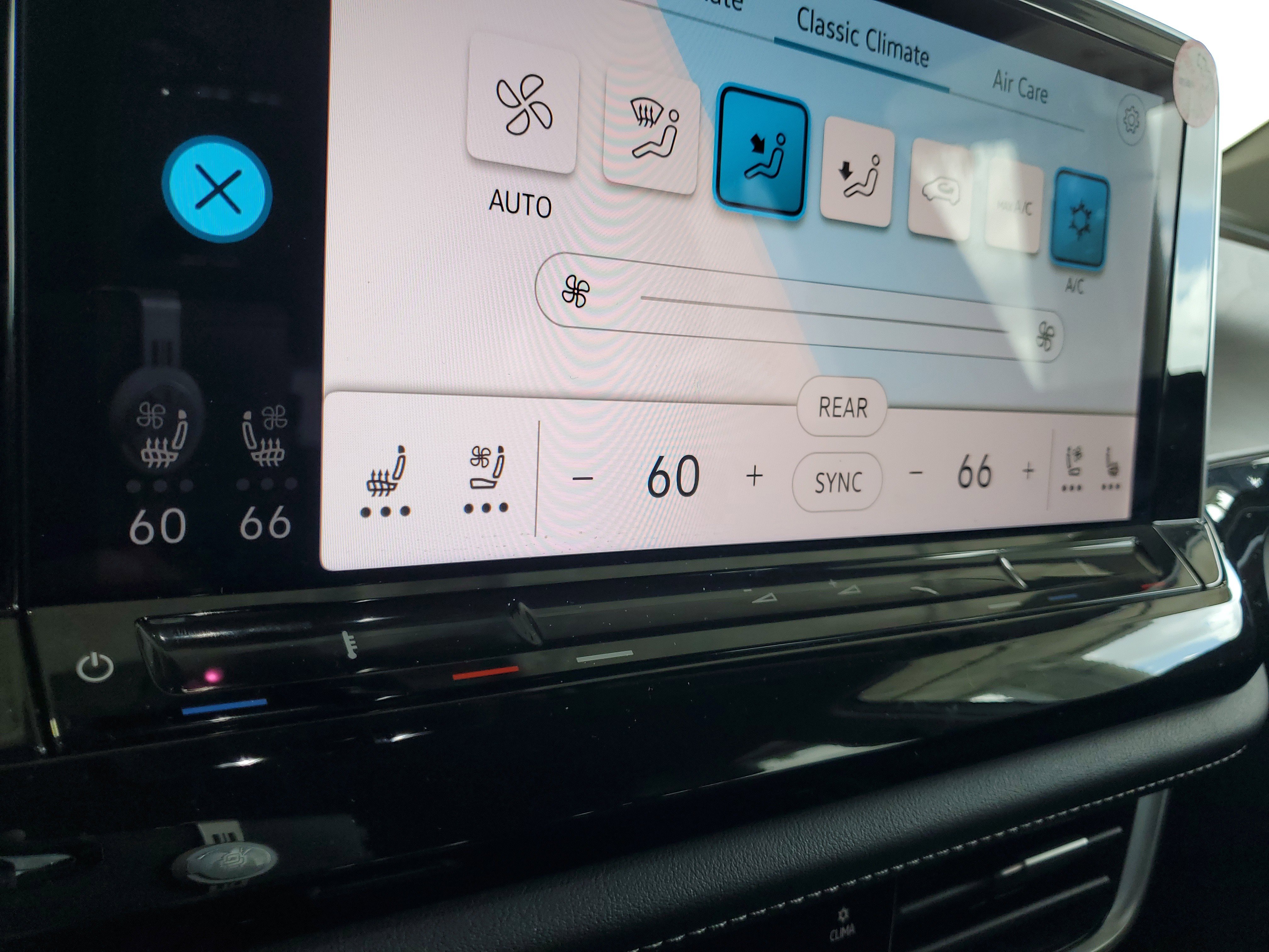 Used 2025 Volkswagen Atlas SE FWD image 27