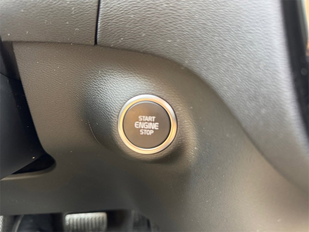 Certified 2025 Volvo XC40 B5 Plus image 14