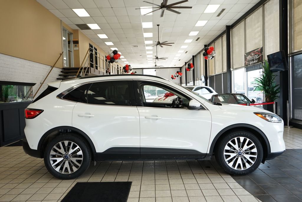 Used 2020 Ford Escape Titanium image 17