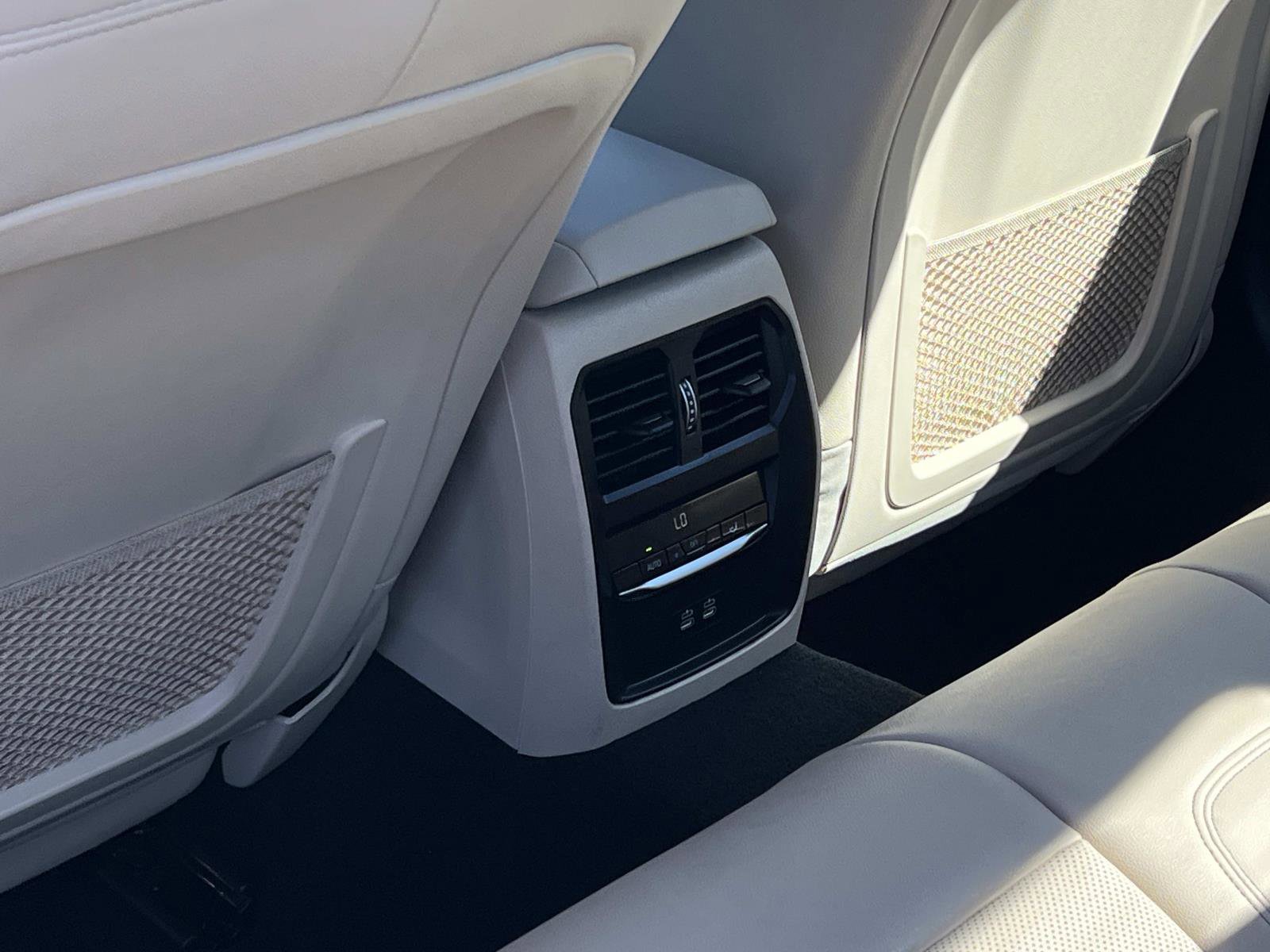 Used 2022 BMW 330e w/ Convenience Package image 23