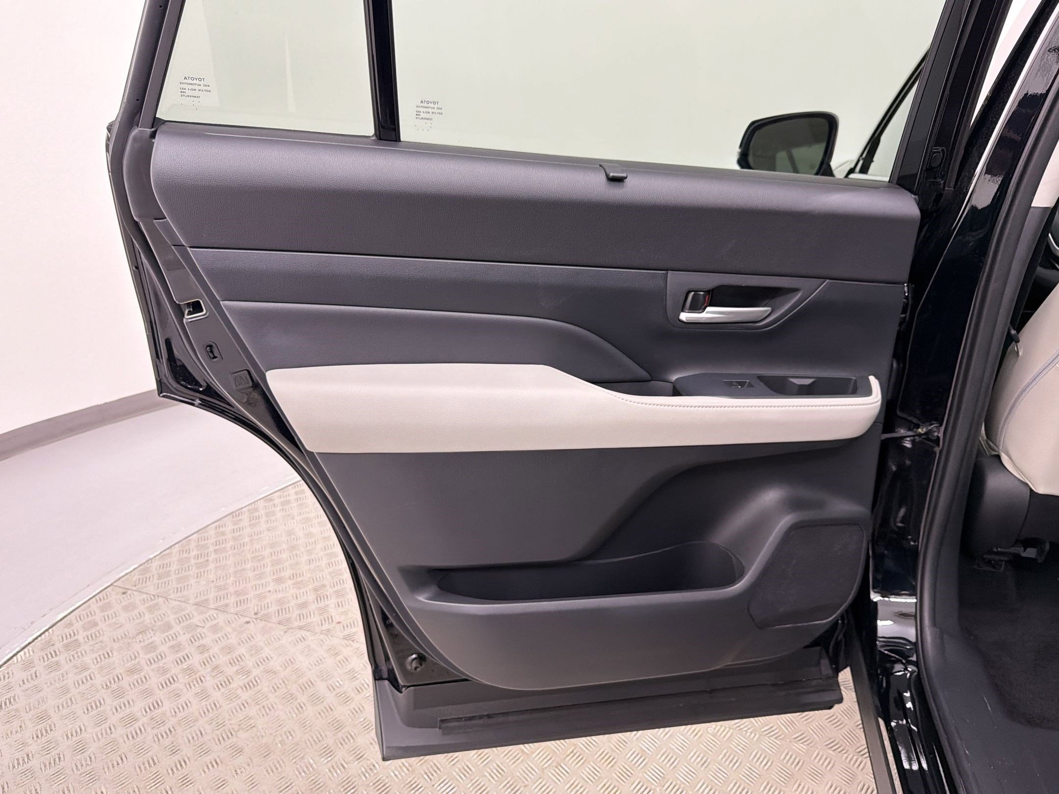 Used 2024 Toyota Grand Highlander Platinum image 31