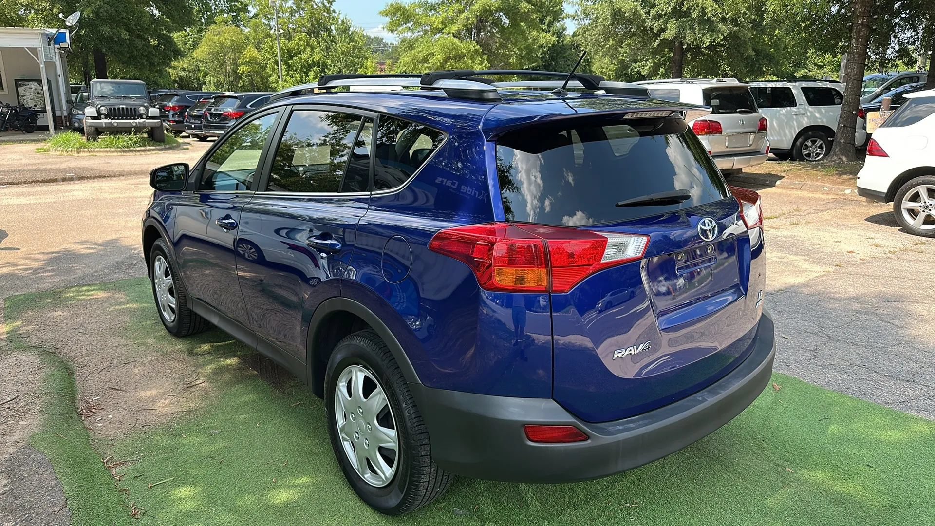 Used 2015 Toyota RAV4 LE AWD/4WD image 4