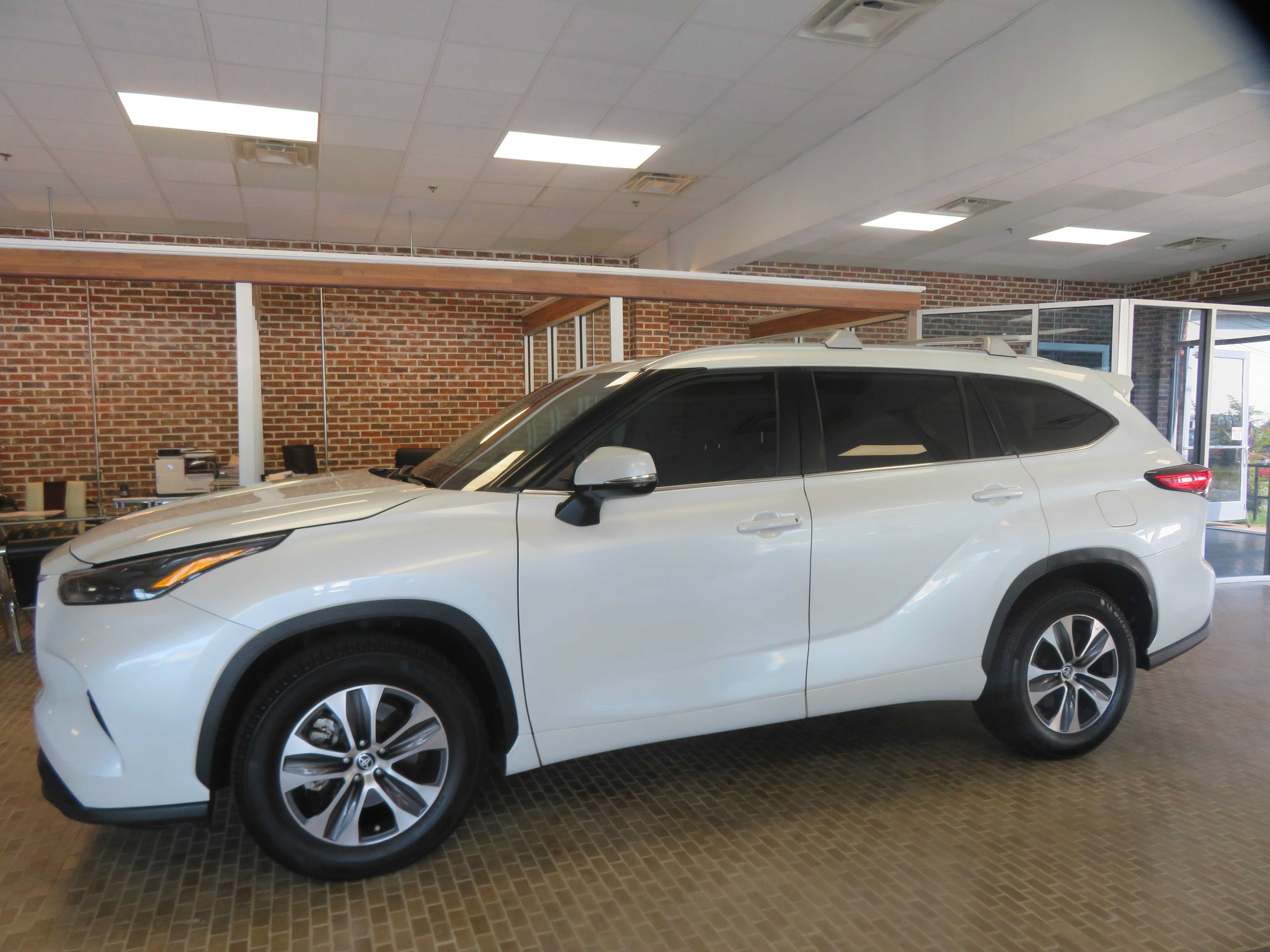 Used 2023 Toyota Highlander XLE FWD image 79
