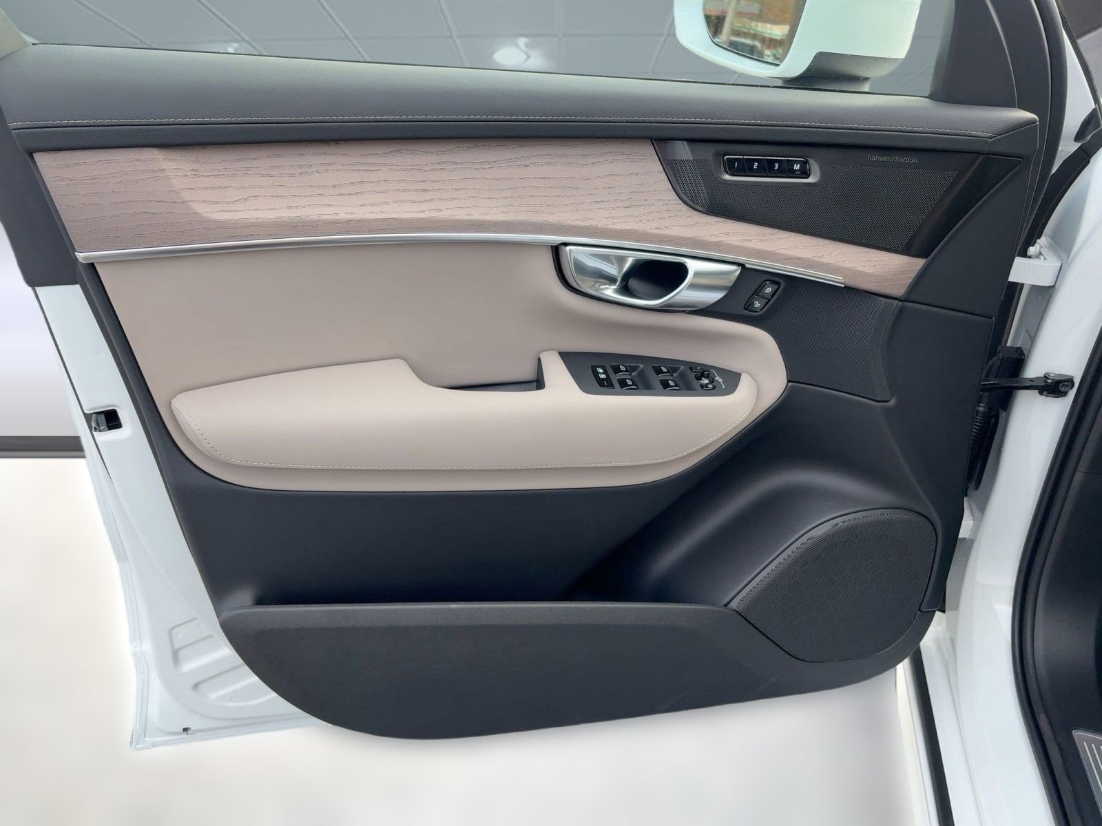 New 2026 Volvo XC90 T8 Plus image 22