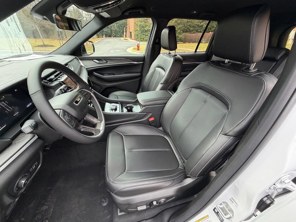 New 2025 Jeep Grand Cherokee Limited w/ Black Appearance Package AWD/4WD image 15