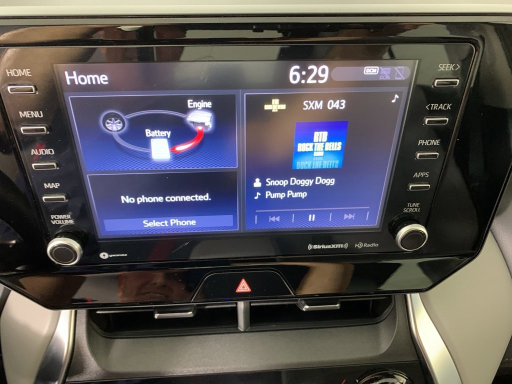 Used 2021 Toyota Venza LE image 11