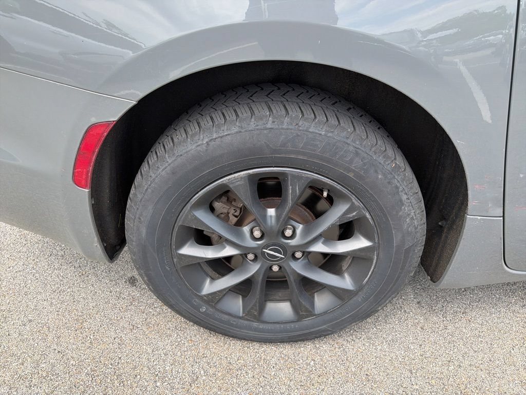 Used 2021 Chrysler Pacifica Limited w/ S Appearance Package AWD/4WD image 10
