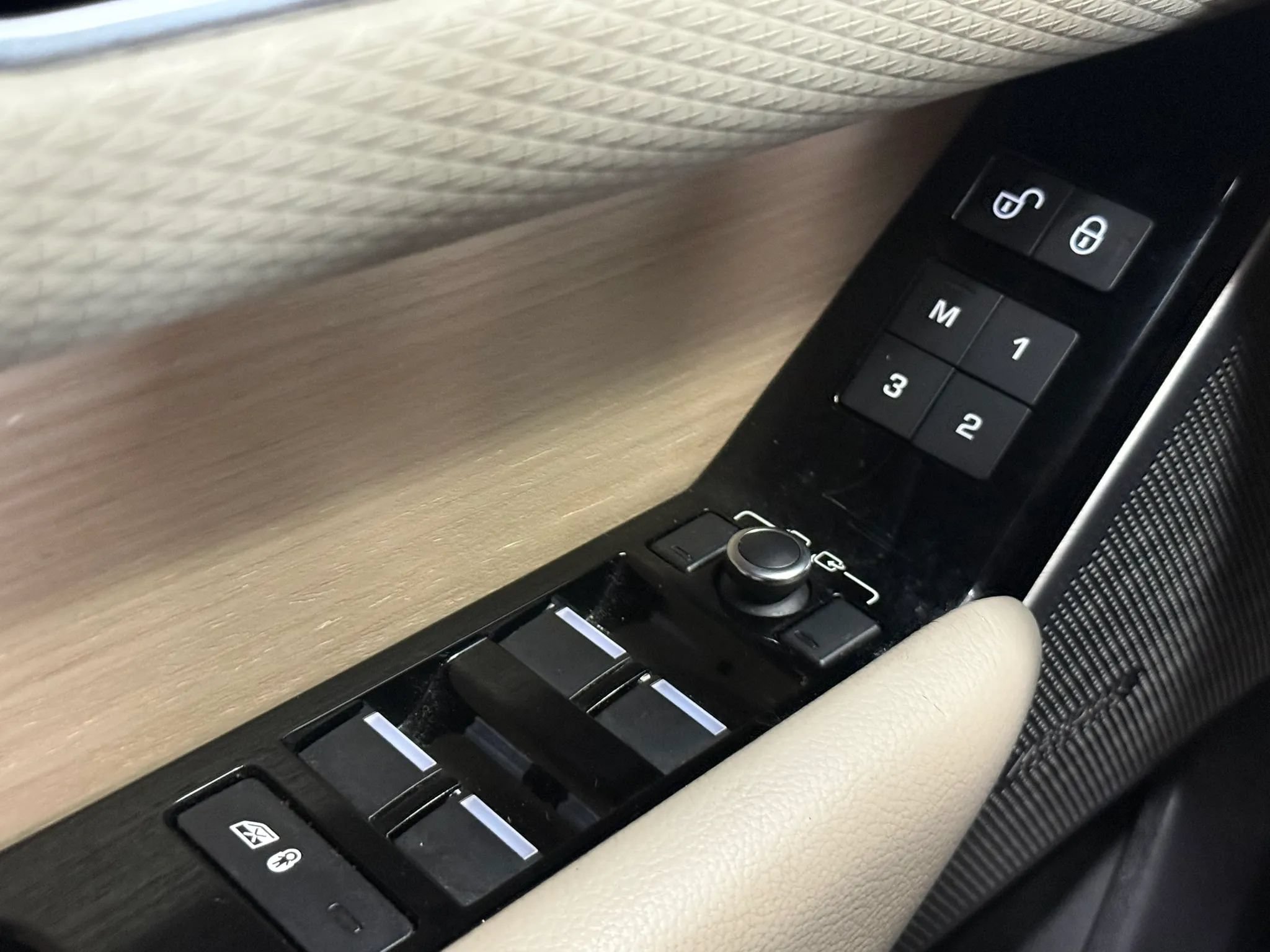 Used 2019 Land Rover Range Rover Velar R-Dynamic SE AWD/4WD image 20
