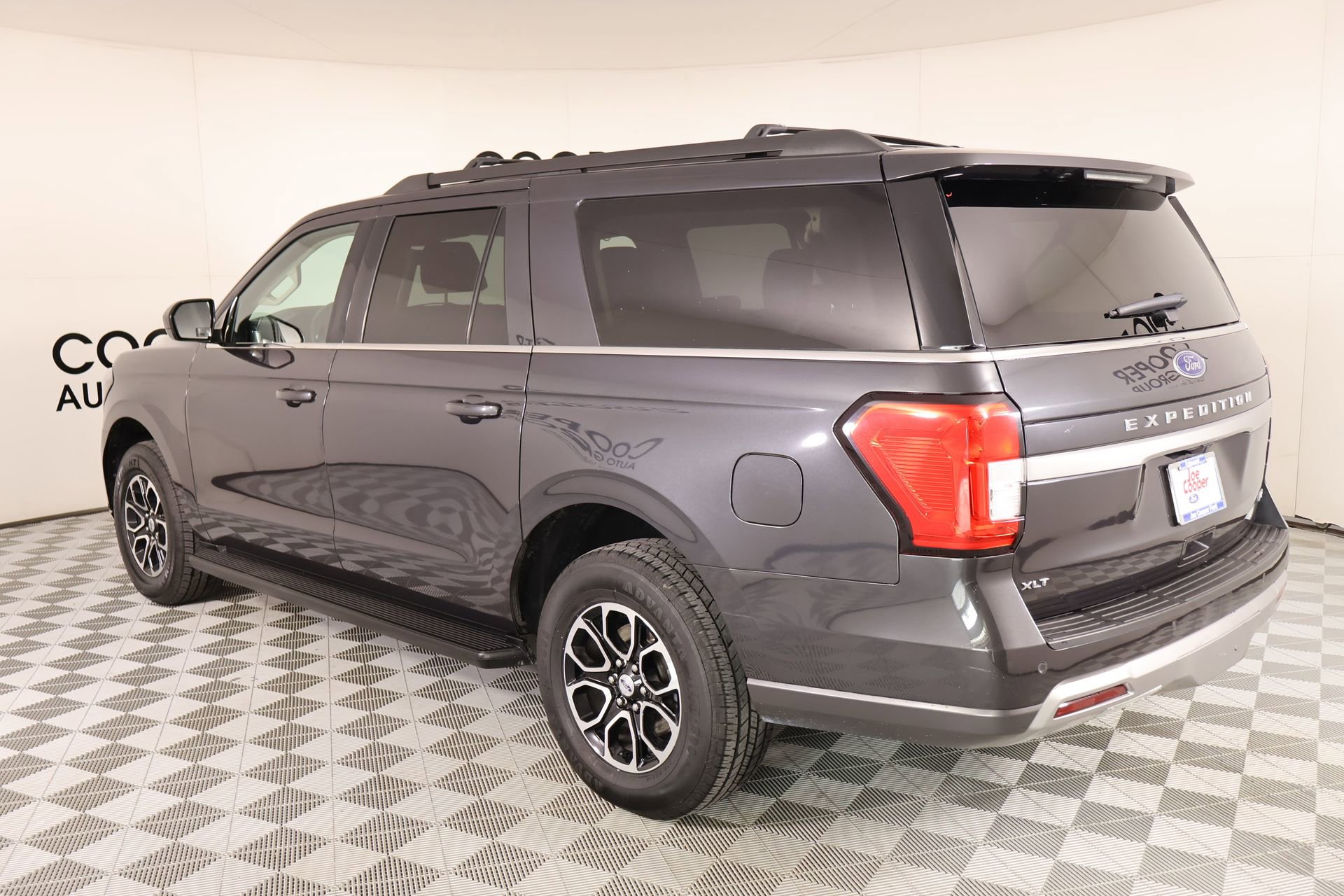 Used 2024 Ford Expedition Max XLT image 24