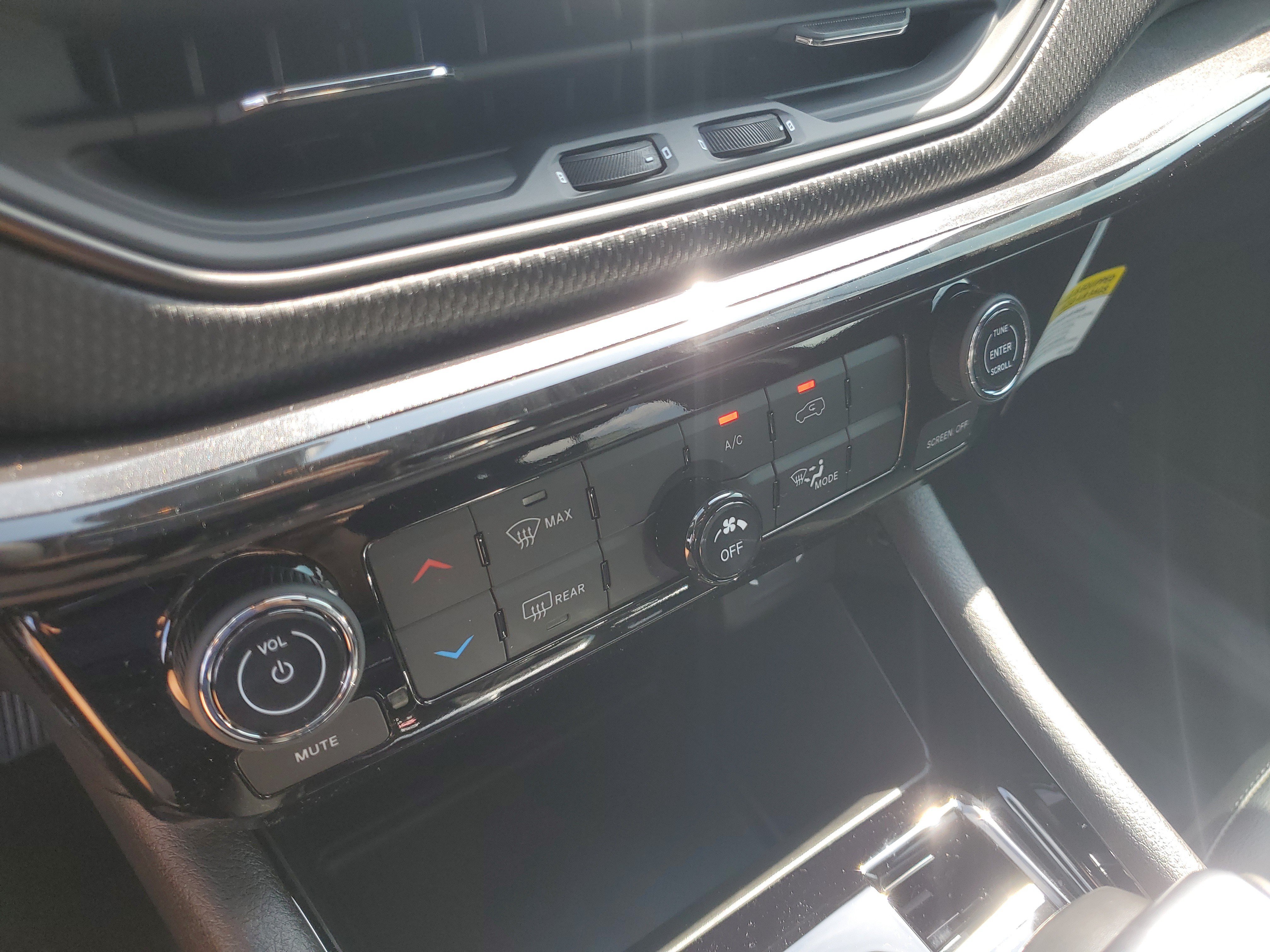 New 2026 Jeep Compass Latitude AWD/4WD image 18