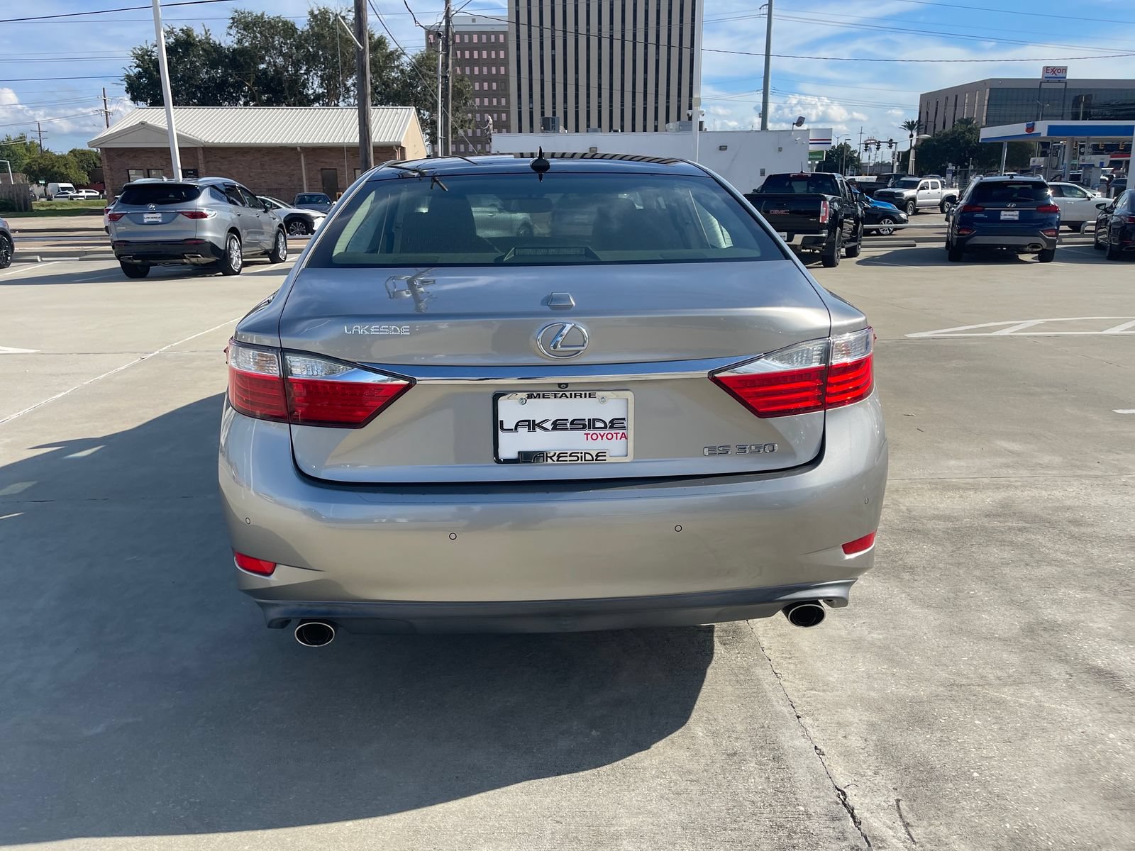 Used 2015 Lexus ES 350 w/ Ultra Luxury Package FWD image 4