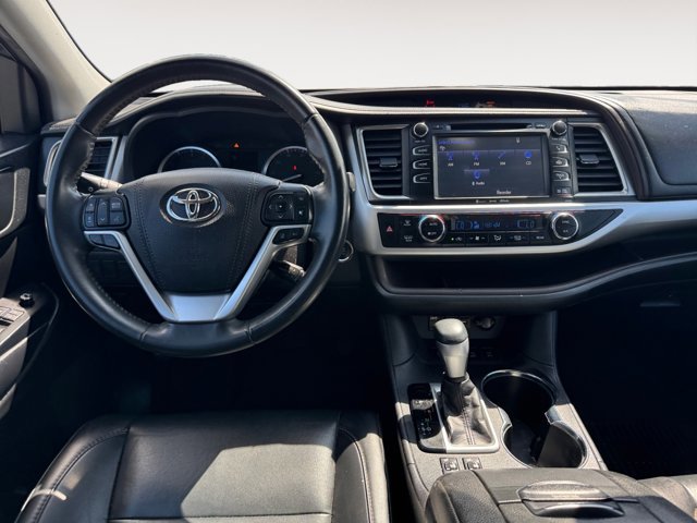 Used 2019 Toyota Highlander XLE AWD/4WD image 14