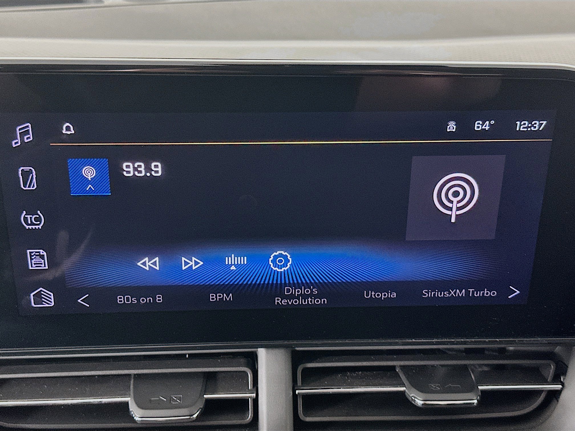 Used 2025 Chevrolet Trax LT w/ LT Convenience Package image 19