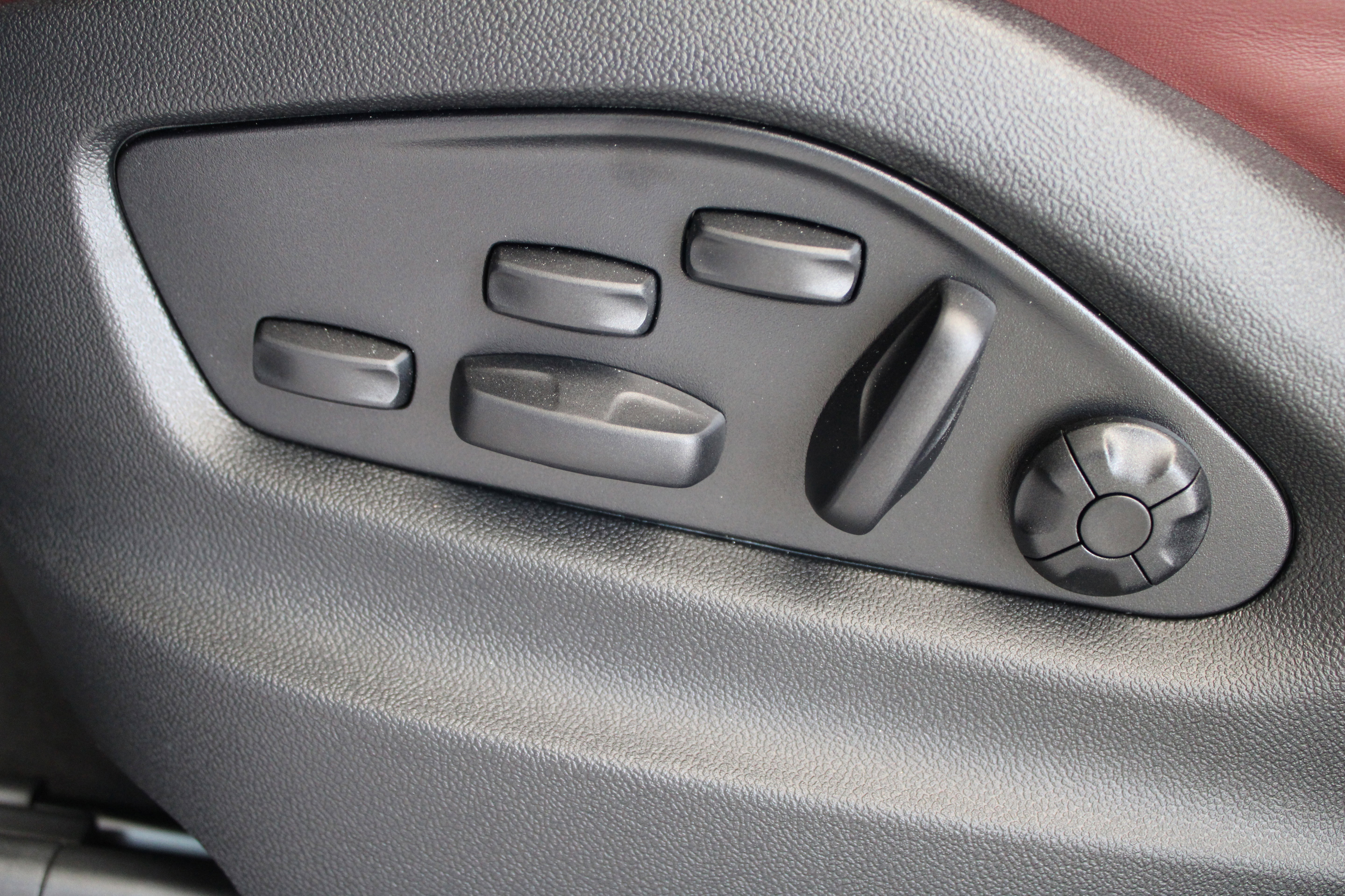 New 2025 Porsche Cayenne Turbo image 32