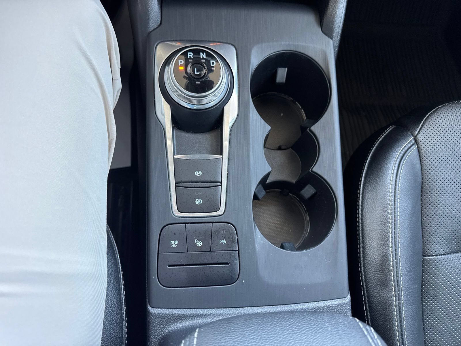 Certified 2020 Ford Escape Titanium AWD/4WD image 29