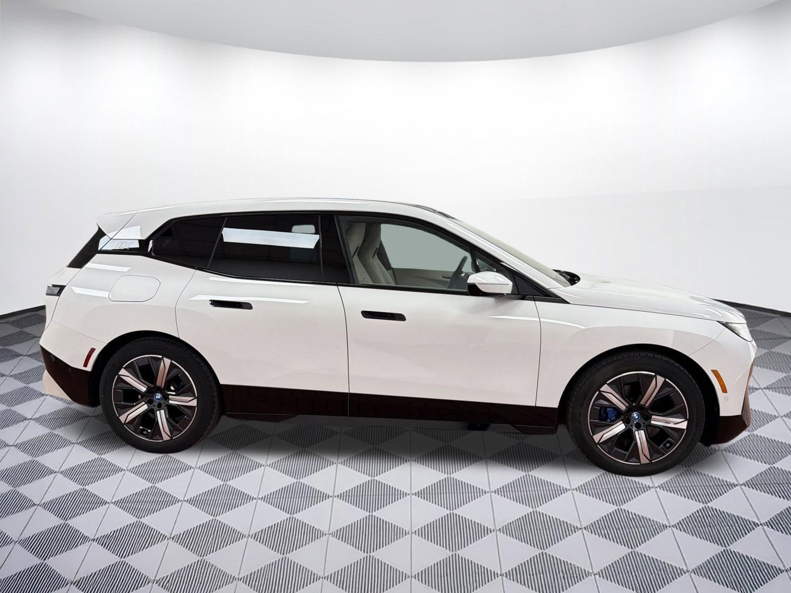 Certified 2023 BMW iX xDrive50 w/ Premium Package image 8