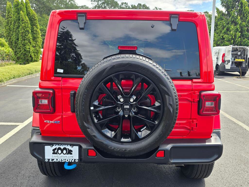 Used 2024 Jeep Wrangler Unlimited Sahara image 5