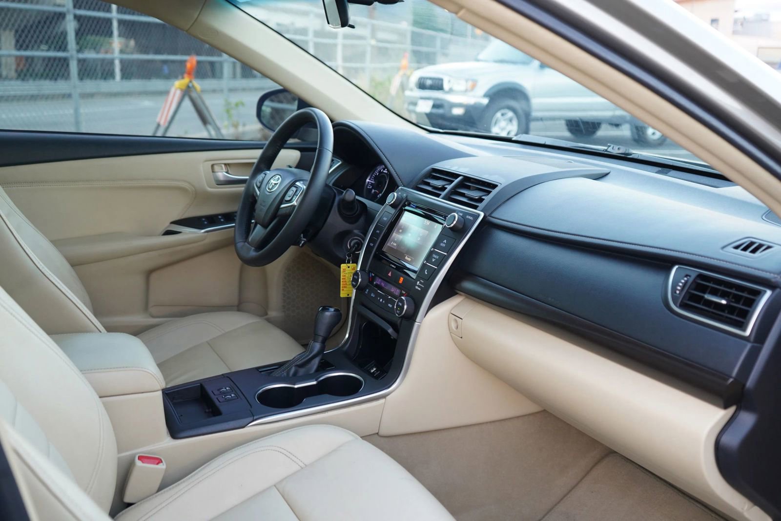 Used 2016 Toyota Camry XLE image 21