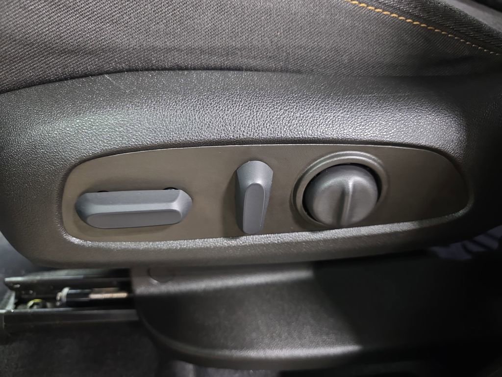 Used 2022 Chevrolet Equinox LT image 33