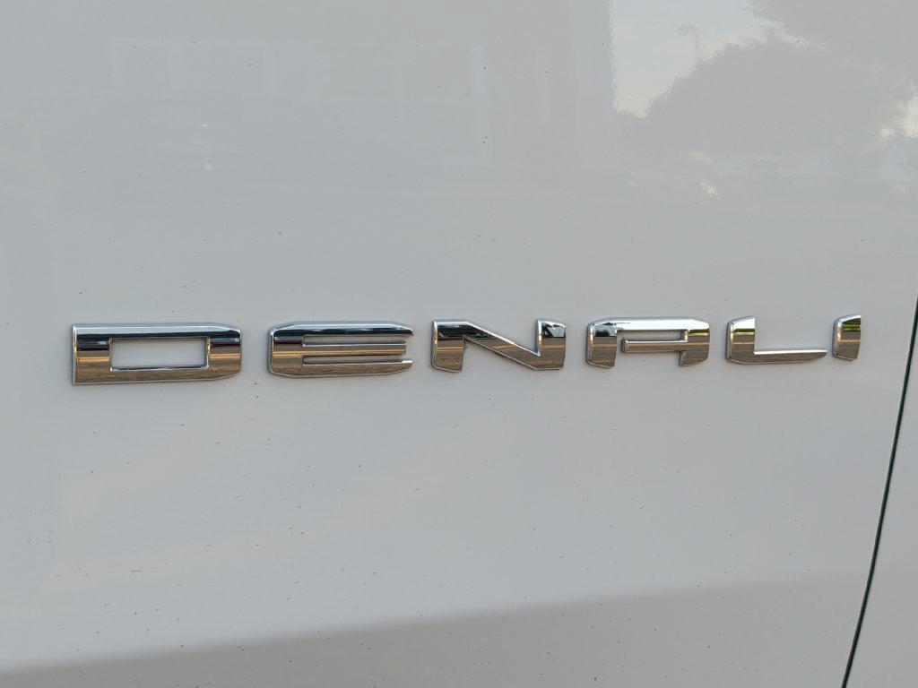 Used 2025 GMC Yukon Denali AWD/4WD image 42