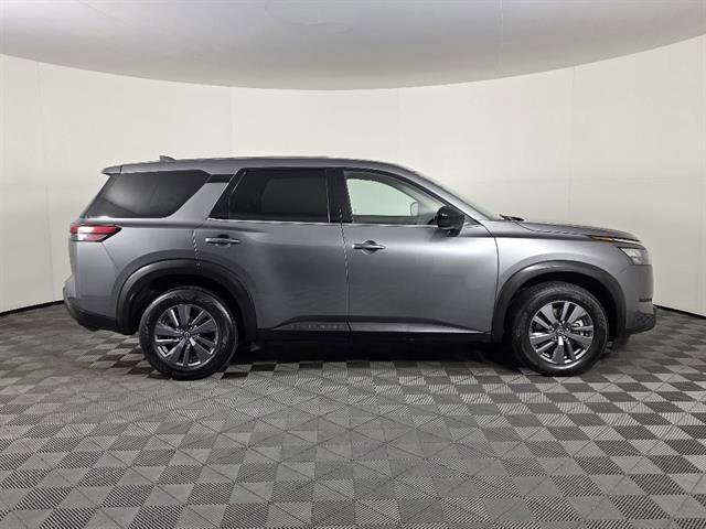 Used 2024 Nissan Pathfinder S AWD/4WD image 2