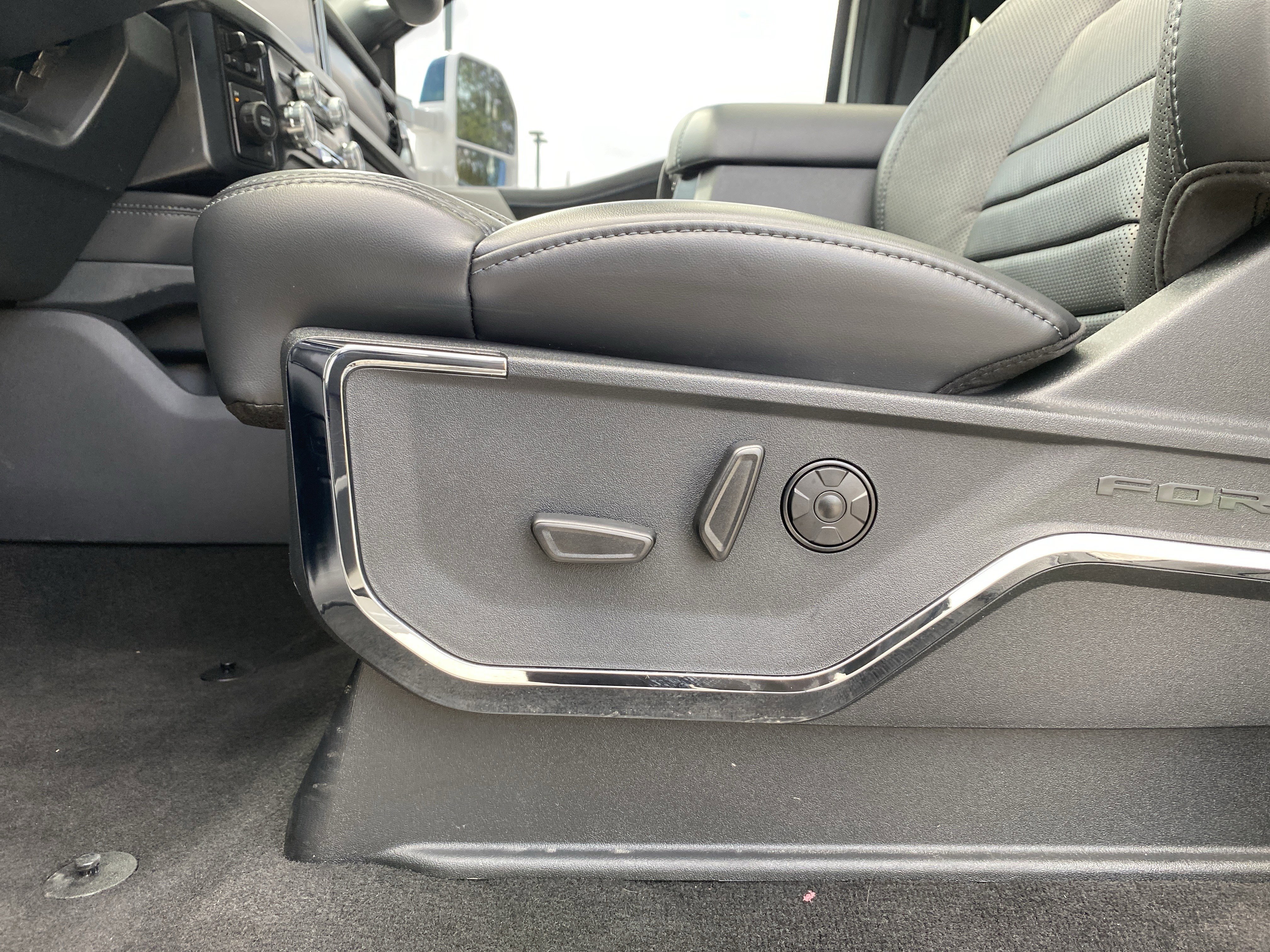 Used 2026 Ford F450 Platinum w/ FX4 Off-Road Package image 28